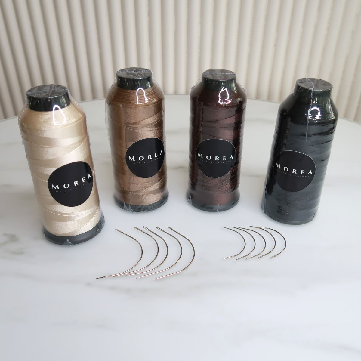 Faden-Nadel-Set für Genius Wefts, andere Ansicht mit Fäden und Nadeln