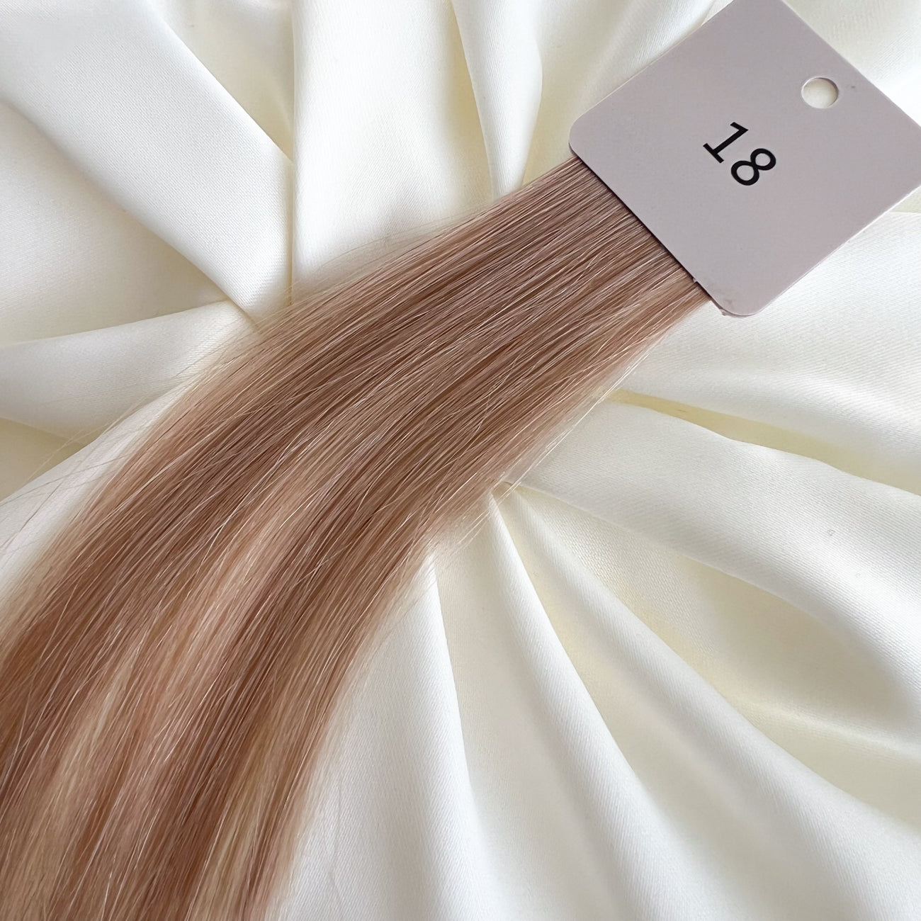 Farbmuster für Extensions – Slawisches Echthaar